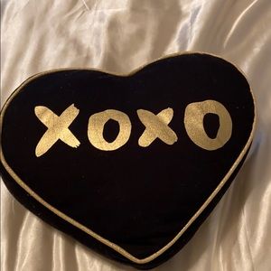 Xoxo heart shaped accent pillow